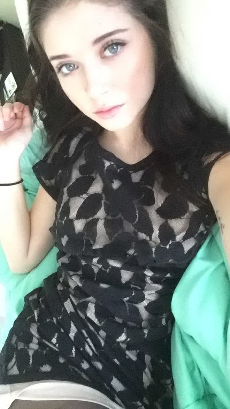 Bombshell Masturbating Teen — 60