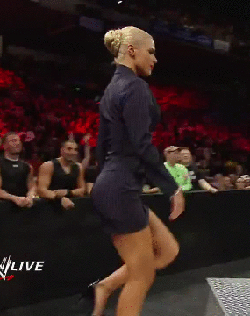 Famosillas Vestidas como unas putas — 18
