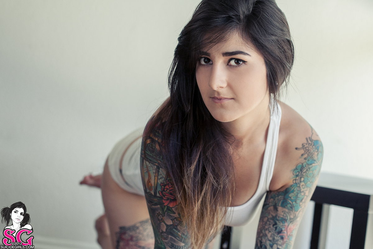 Tattooed Teen posing nudes on the morning — 21